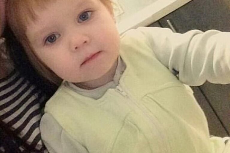 Caso Kristina Plenkina: la niña de 3 años que quedó sola en un piso de Kírov mientras afuera la vida seguía como si nada