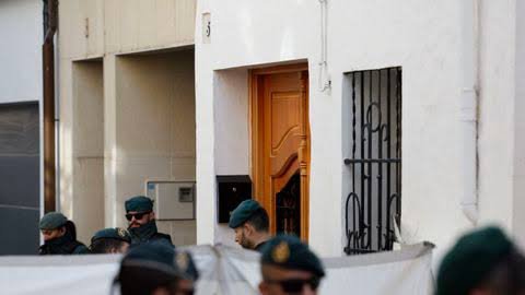La Traición del Juego: Álex y el Misterio de la Habitación en Sueca