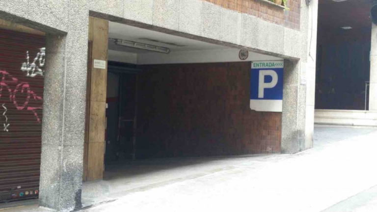 Barcelona: El Parking del Putxet y el Martillo que Volvió Once Días Después (2003)