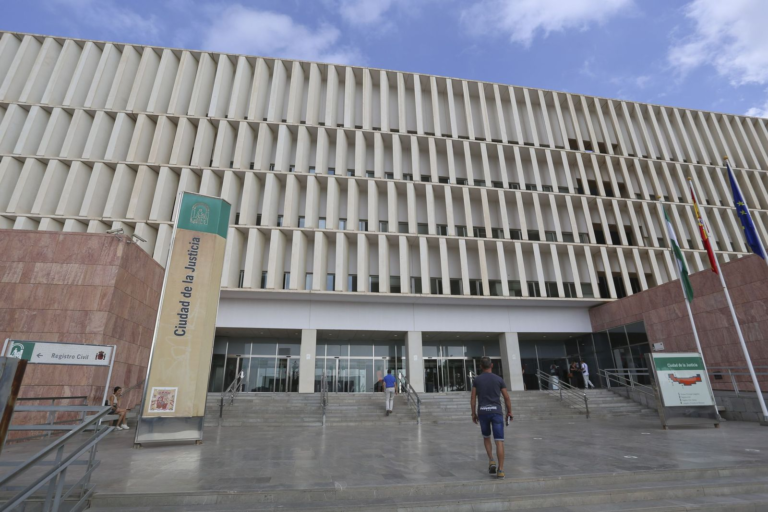 Torremolinos (Málaga): Las Llaves Que Dejaron Entrar Al Golpe