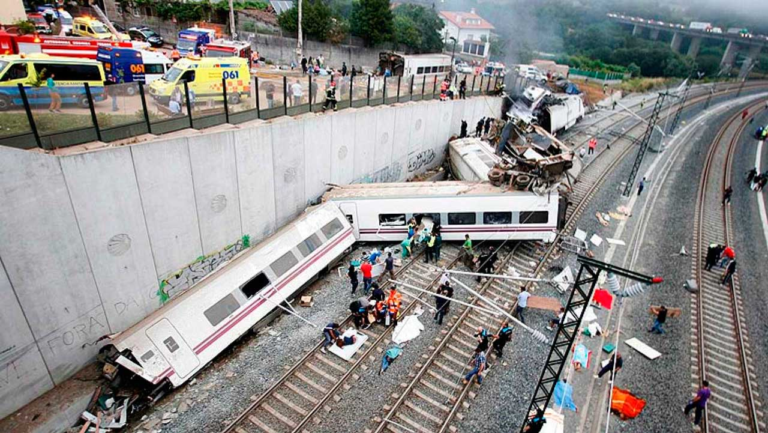 Santiago de Compostela, 24 de Julio de 2013: El Alvia y la Curva de Angrois