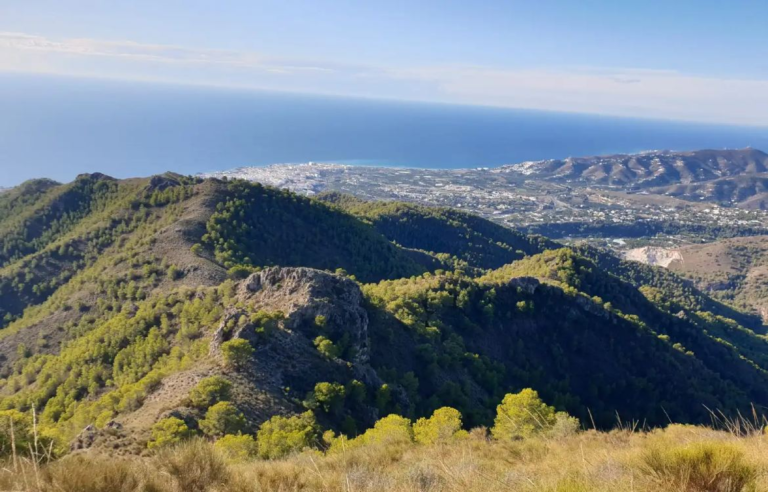 Nerja, El Barranco De Los Cazadores Y La Sombra De Una Caída