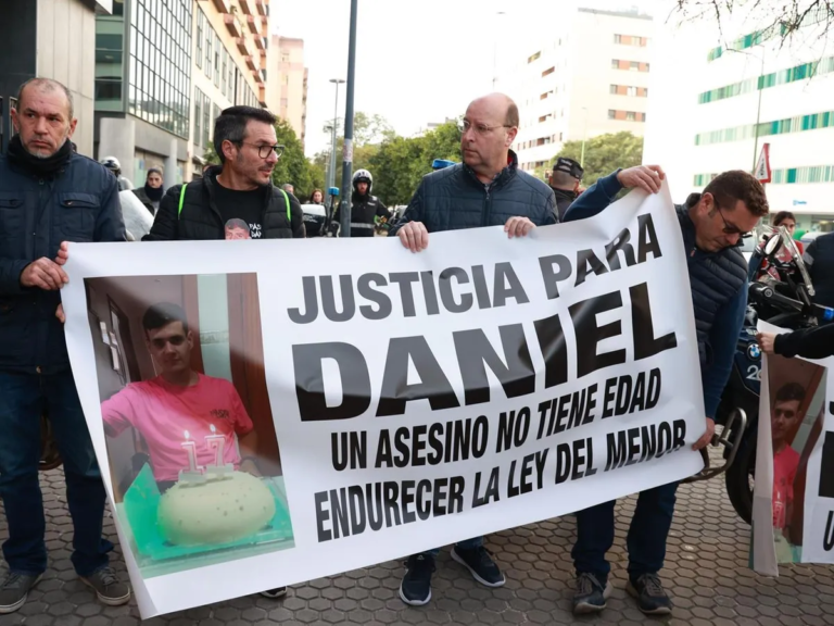 Isla Mayor (Sevilla): Seis Años, Ni Un Día Más, Y El Padre Que No Se Rinde
