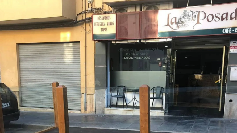 Almería: La Calle Alfarerías, La Explosión Y El Humo En La Tarde
